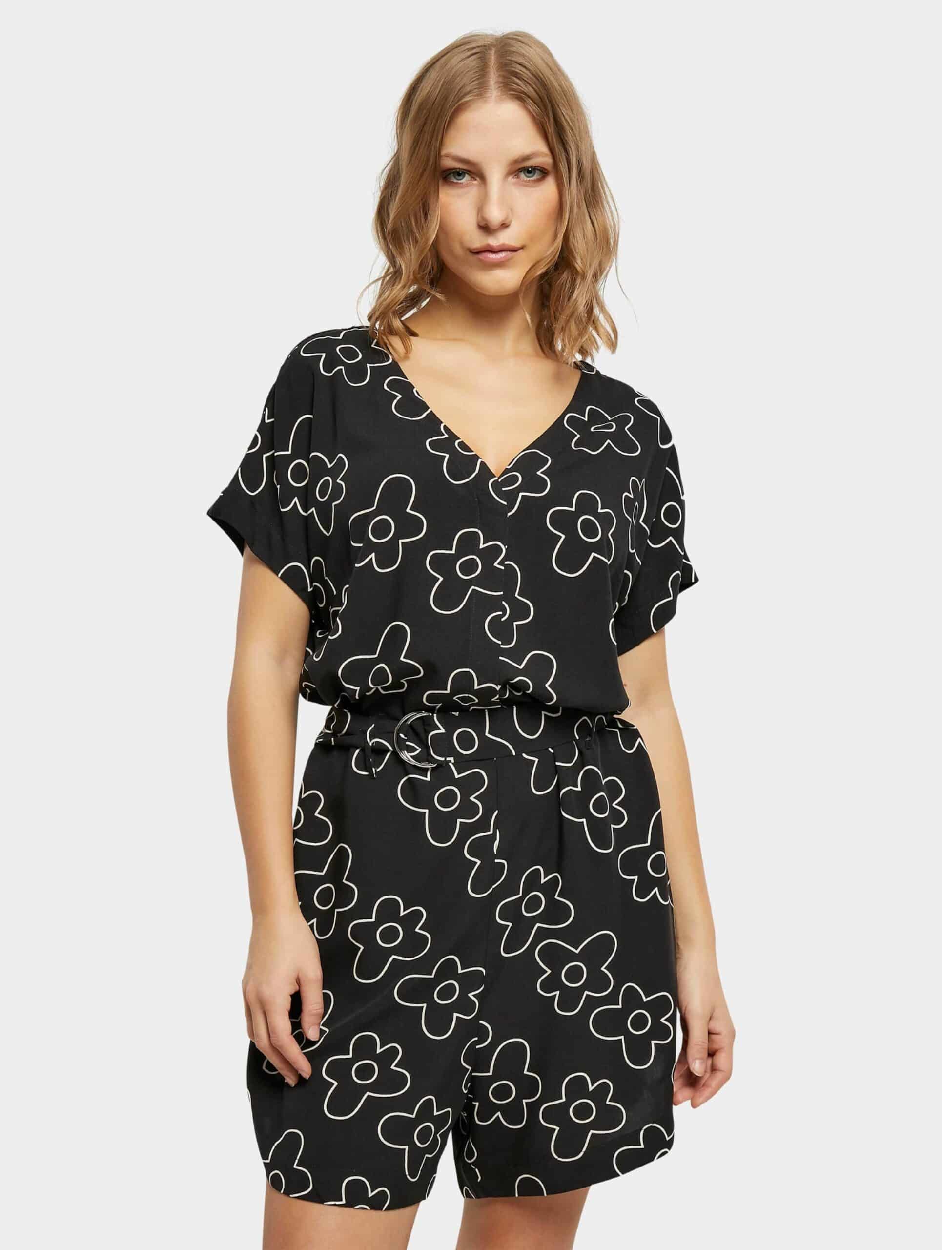 Urban Classics Ladies Short Viscose Belt Jumpsuit Vrouwen op kleur zwart, Maat XXL