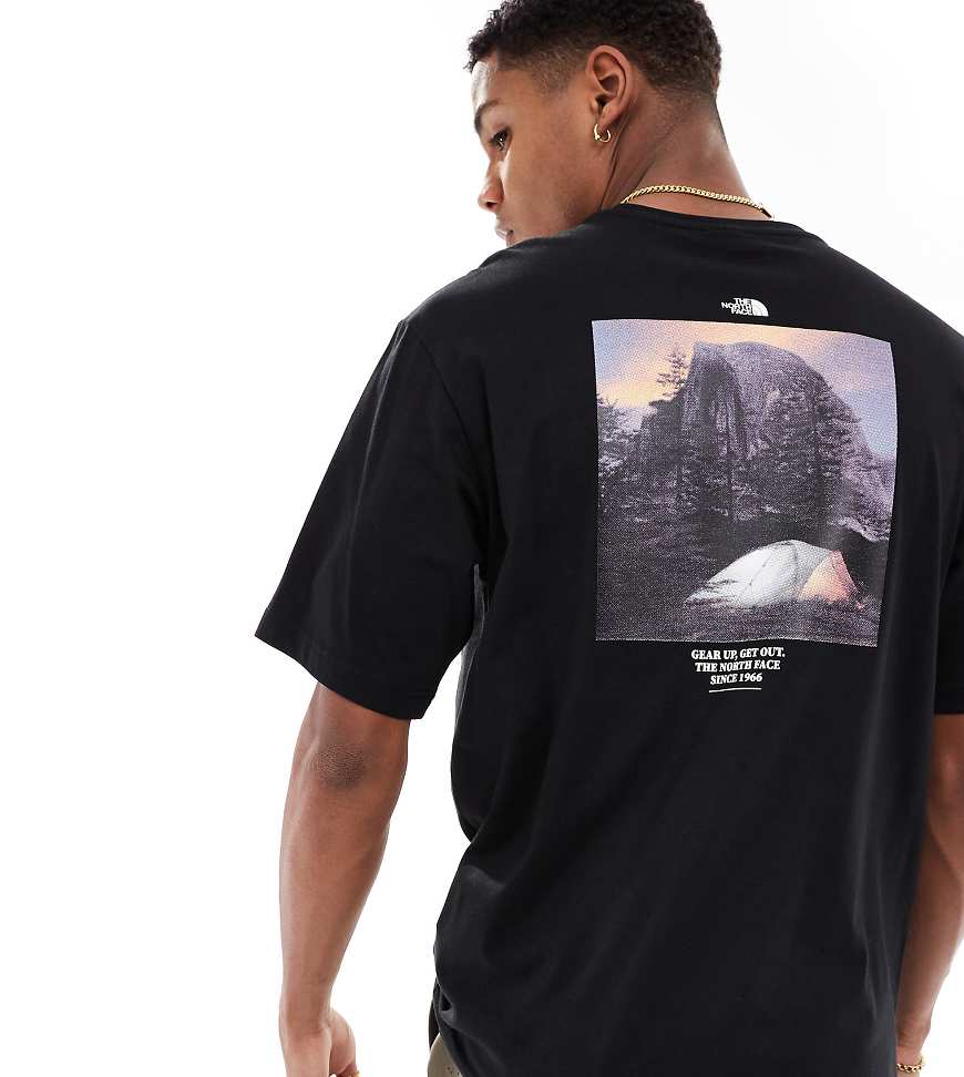 The North Face - Camping - T-Shirt in Schwarz mit Retro-Grafikprint am Rücken, exklusiv bei ASOS