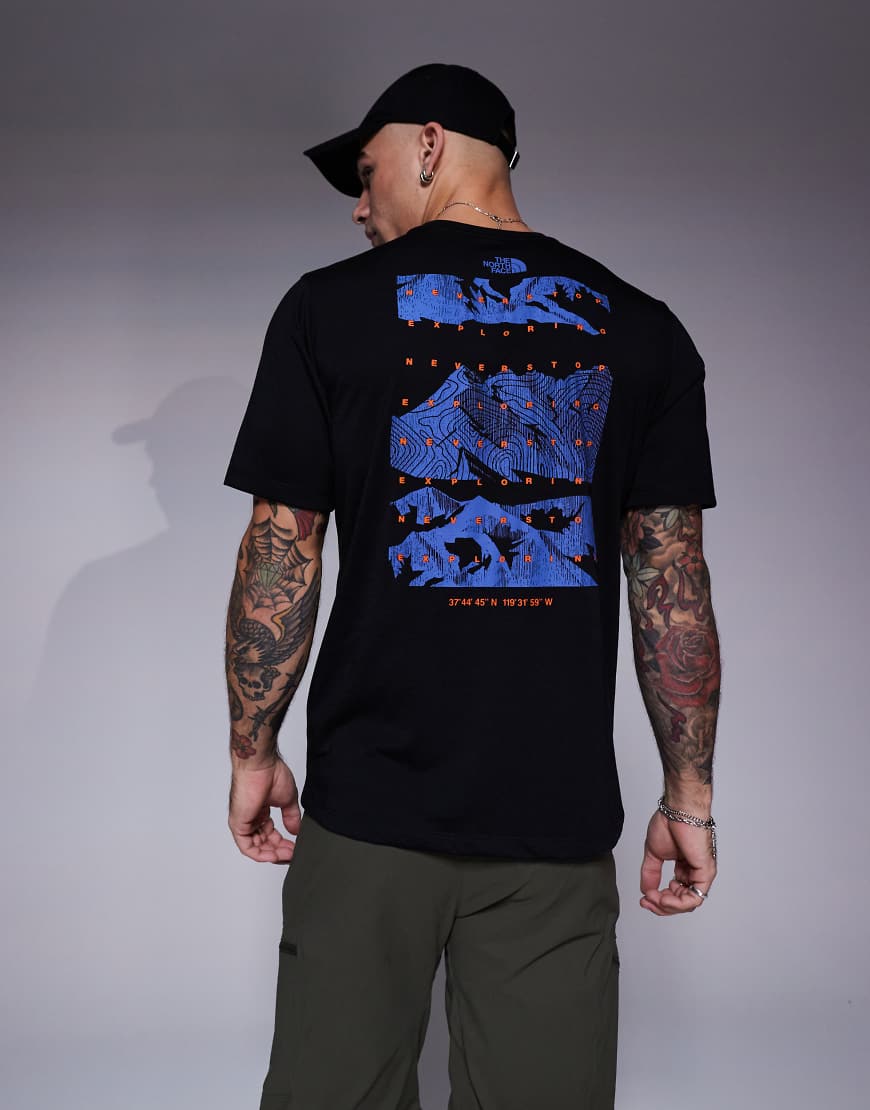 The North Face - Foundation - T-Shirt in Schwarz mit Bergwelt-Rückenprint