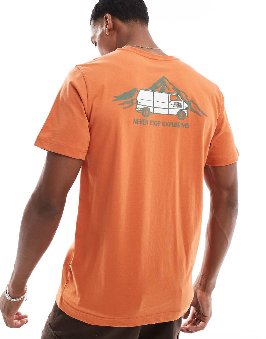 The North Face - T-Shirt in Orange mit Outdoor-Grafikprint
