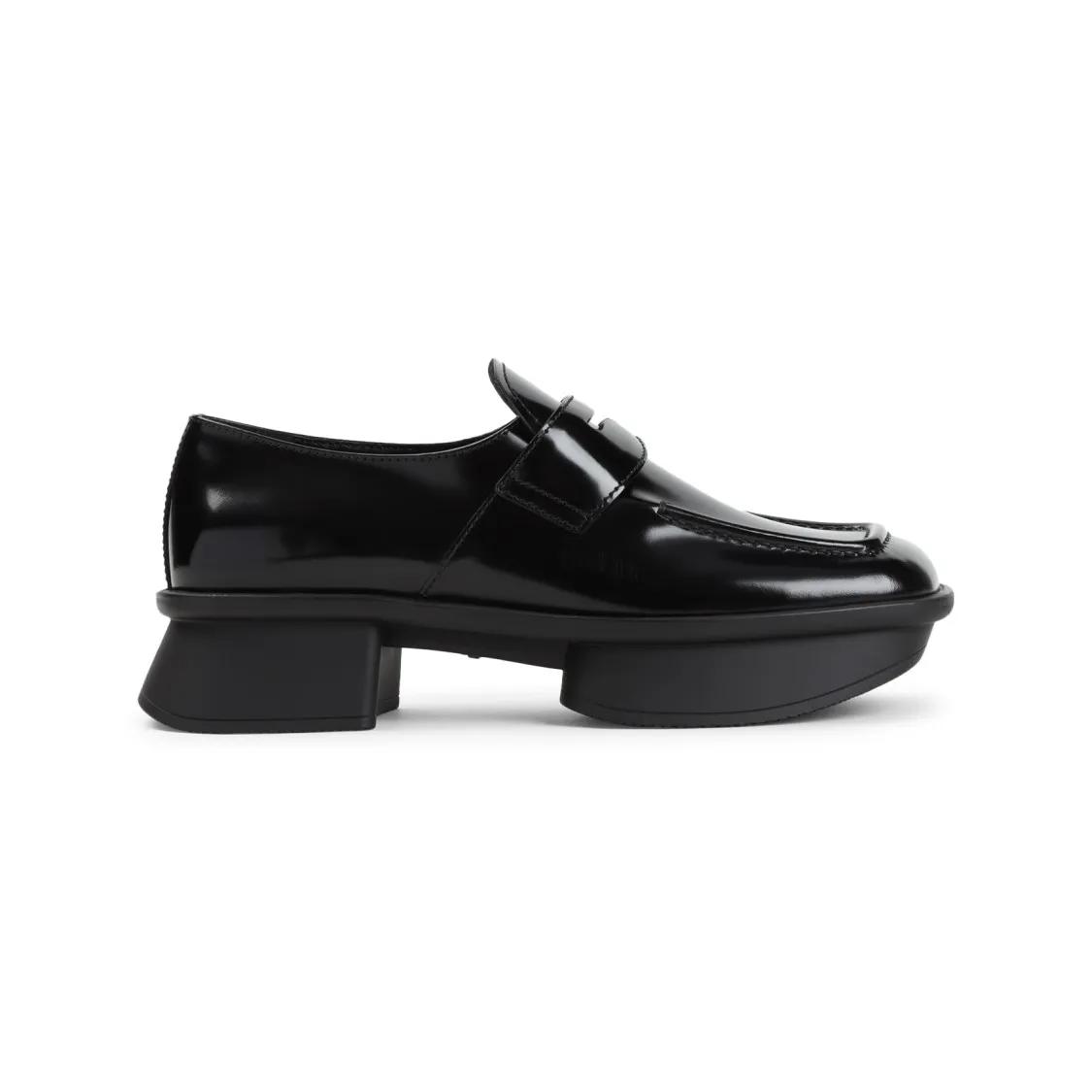 - Black Calf Leather Loafers With Chunky Heel in zwart