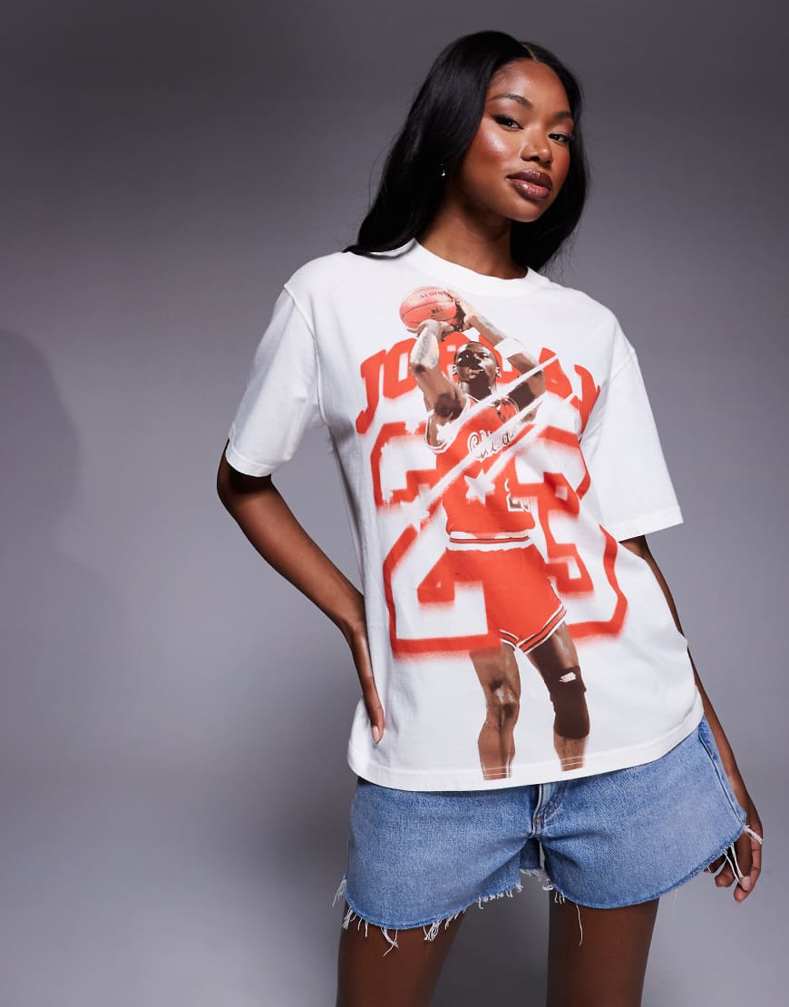 Jordan - T-Shirt in Cremeweiß und Rot mit "23"-Print