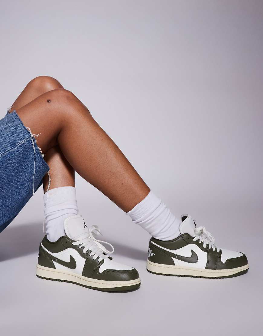 Nike - Air Jordan 1 - Niedrige Sneaker in Khaki und Weiß-Grün