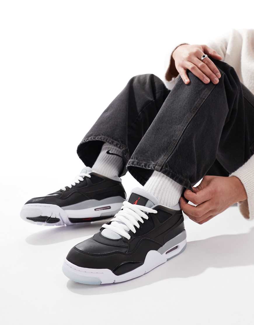 Nike - Air Jordan 4 RM - Sneaker in Grau und Weiß