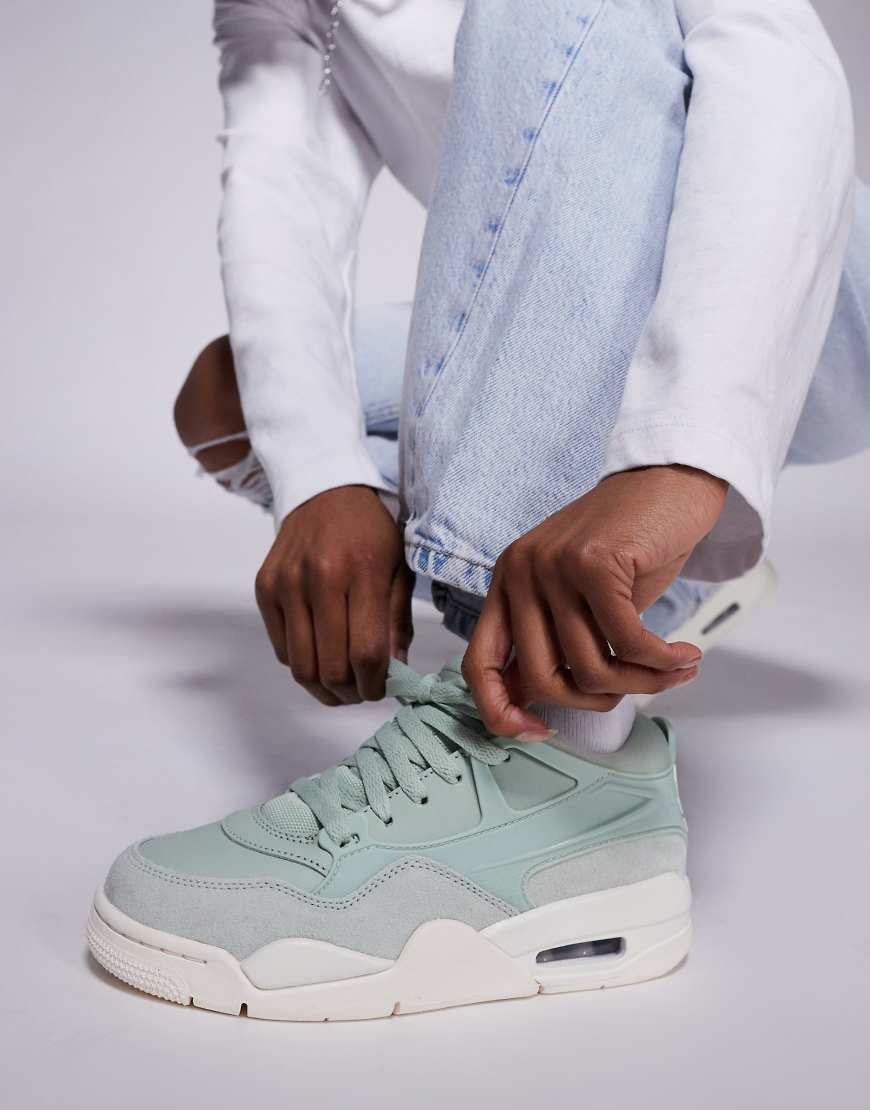 Nike - Air Jordan 4 - Retro-Sneaker in Grün und Creme-Weiß