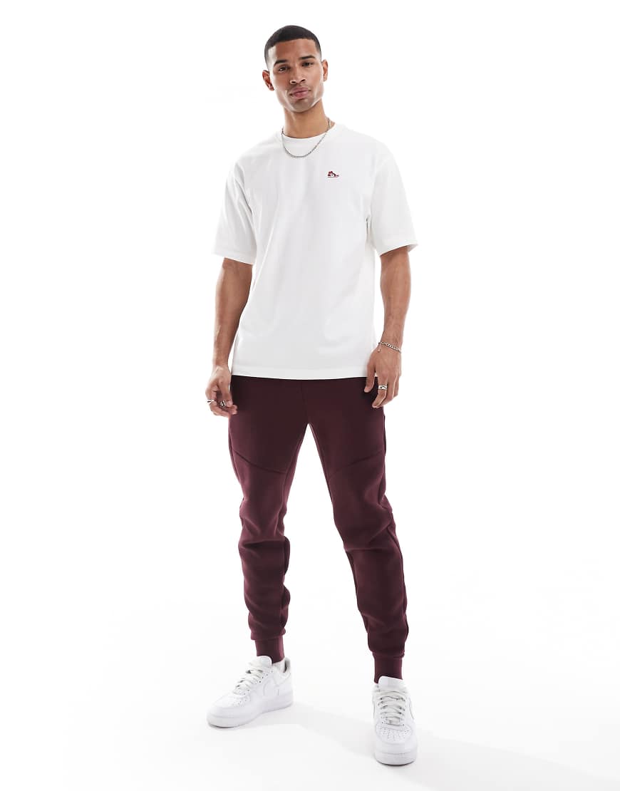 Nike - Tech Fleece - Jogginghose in Burgunderrot