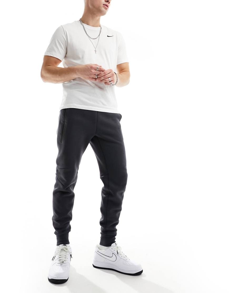 Nike - Tech Fleece - Jogginghose in Dunkelgrau-Schwarz