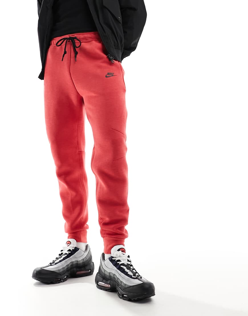 Nike - Tech - Fleece-Jogginghose in Rot