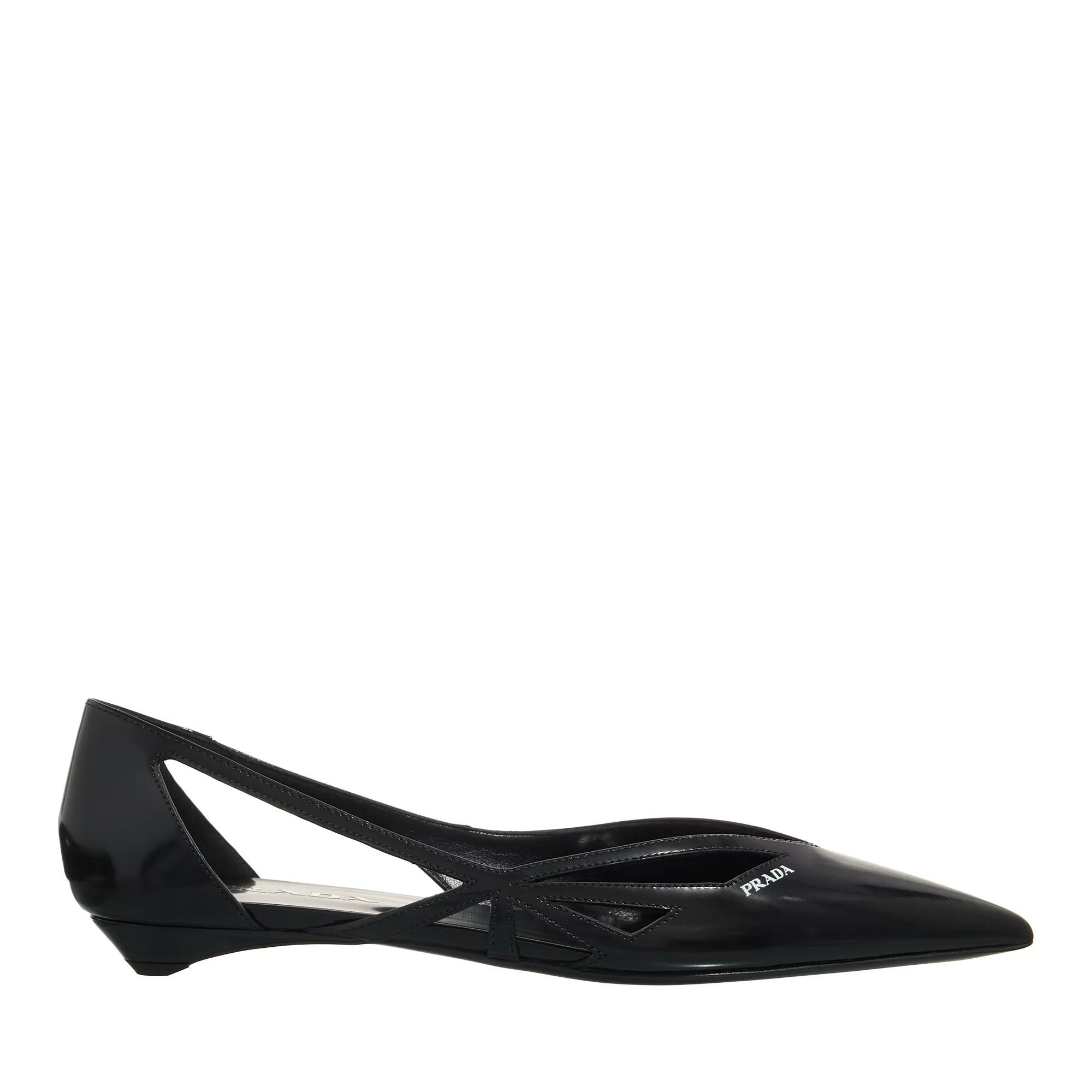 Prada Ballerinas - Cut Out Leather Ballerinas in zwart