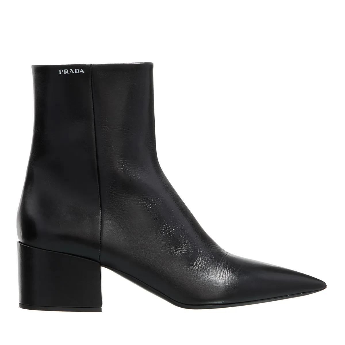 Prada Enkellaarzen - Leather Ankle Boots in zwart