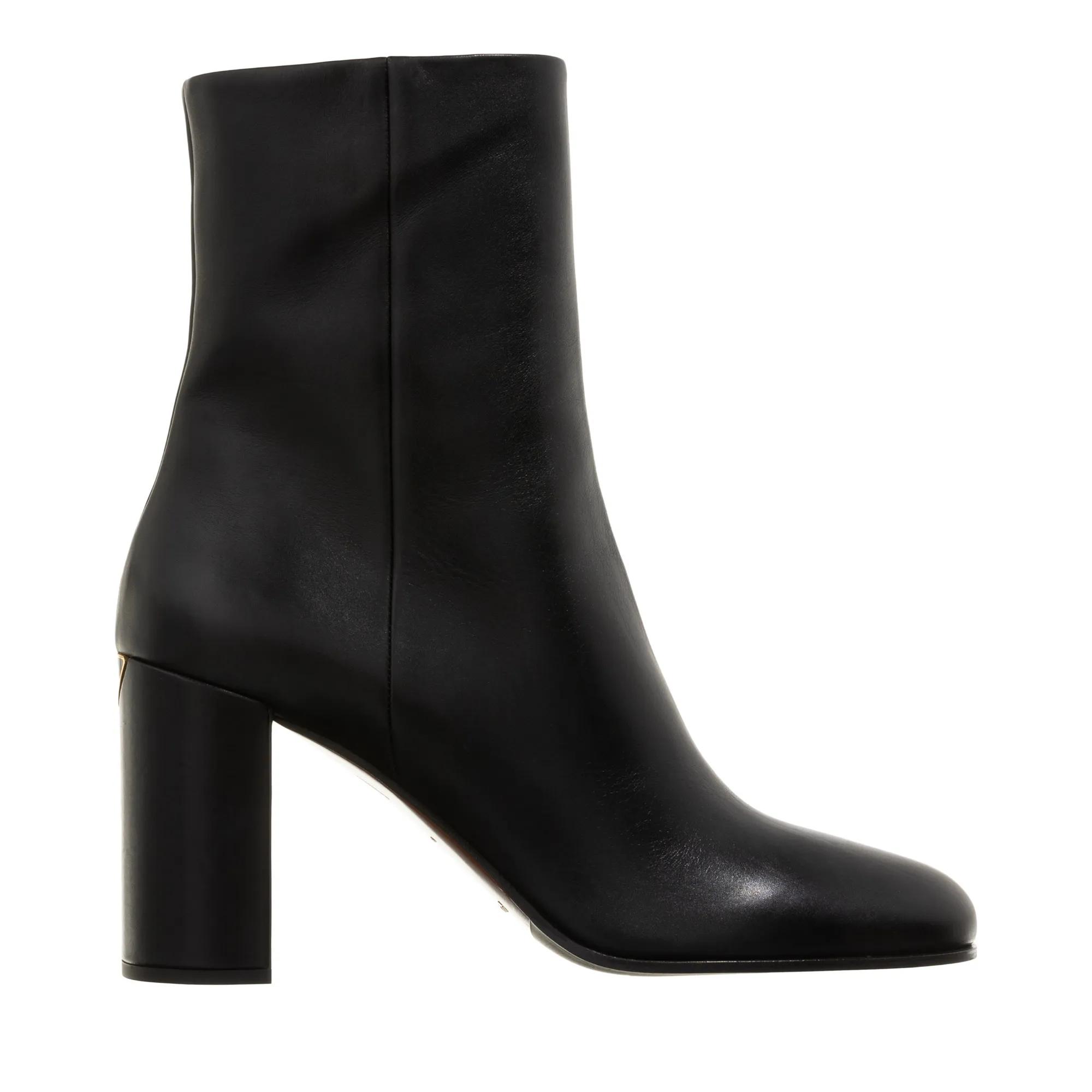 Prada Enkellaarzen - Triangle Logo Boots in zwart