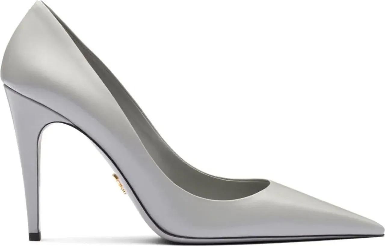 Prada Hoge hakken - Brushed Leather Pumps in grijs