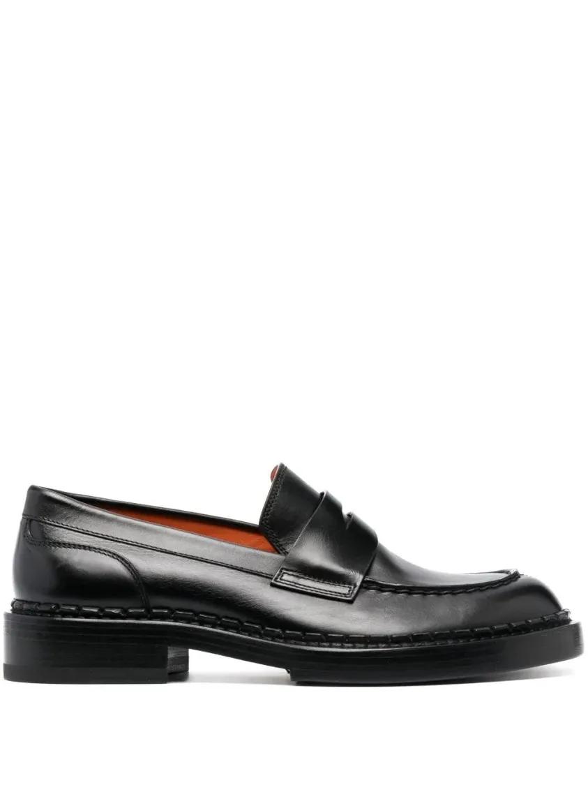 - Sleek Black Leather Loafers With Refined Stitching in zwart