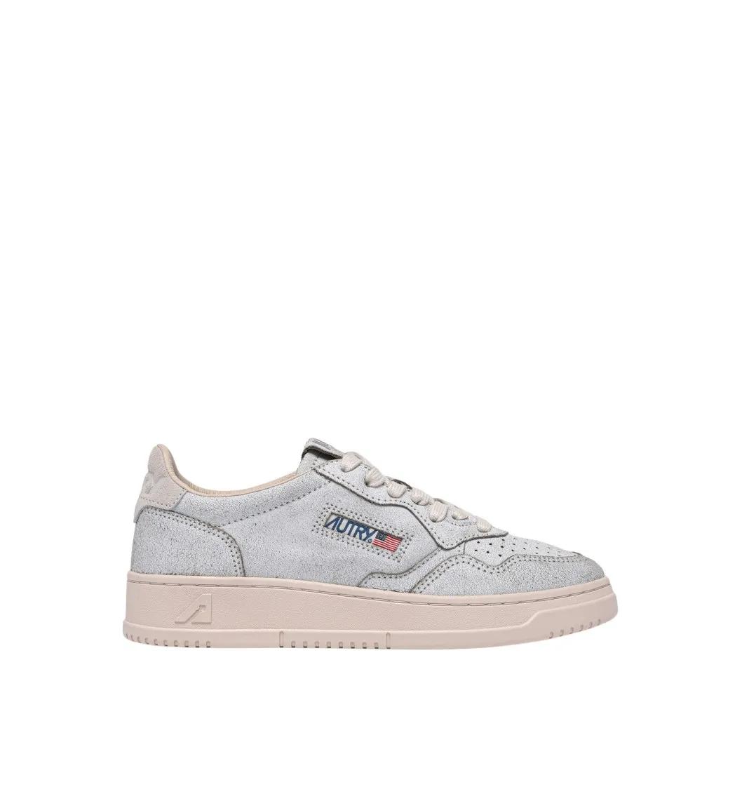 Autry Low-Top Sneakers - Medalist Low Sue Scrap Wht Pinktint Sneakers in wit