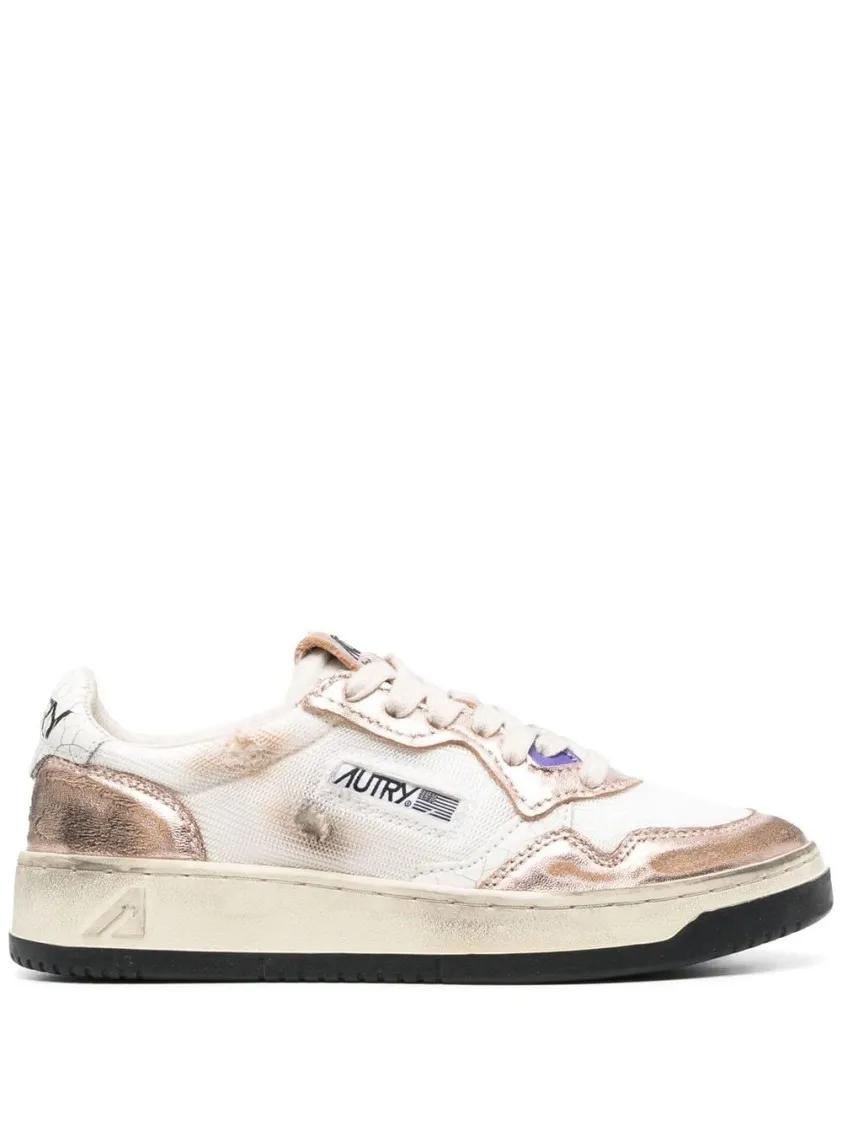 Autry Low-Top Sneakers - White Worn Effect Sneakers in wit