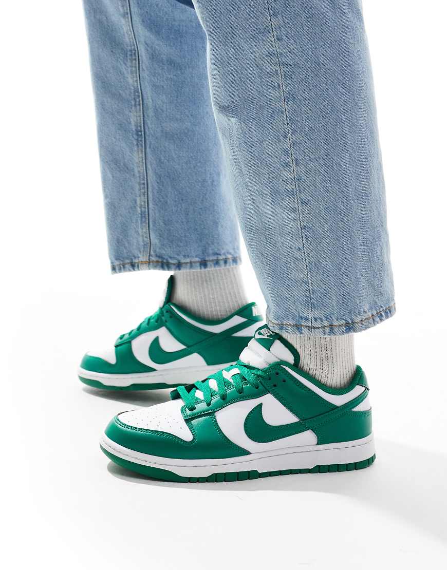 Nike - Dunk Low Retro - Sneaker in Grün und Weiß