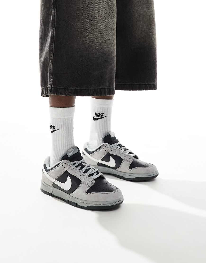 Nike - Dunk Low - Sneaker in Grau und Weiß