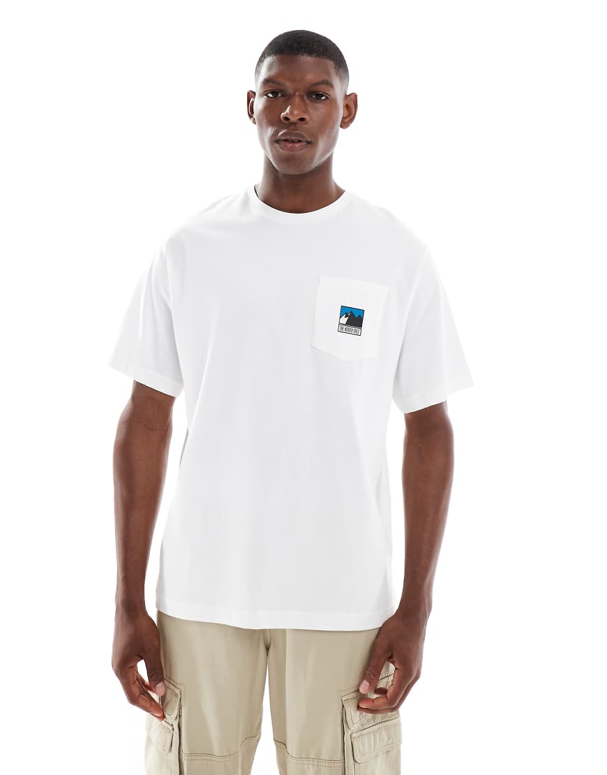 The North Face - T-Shirt in Weiß mit Berg-Logo auf der Brusttasche