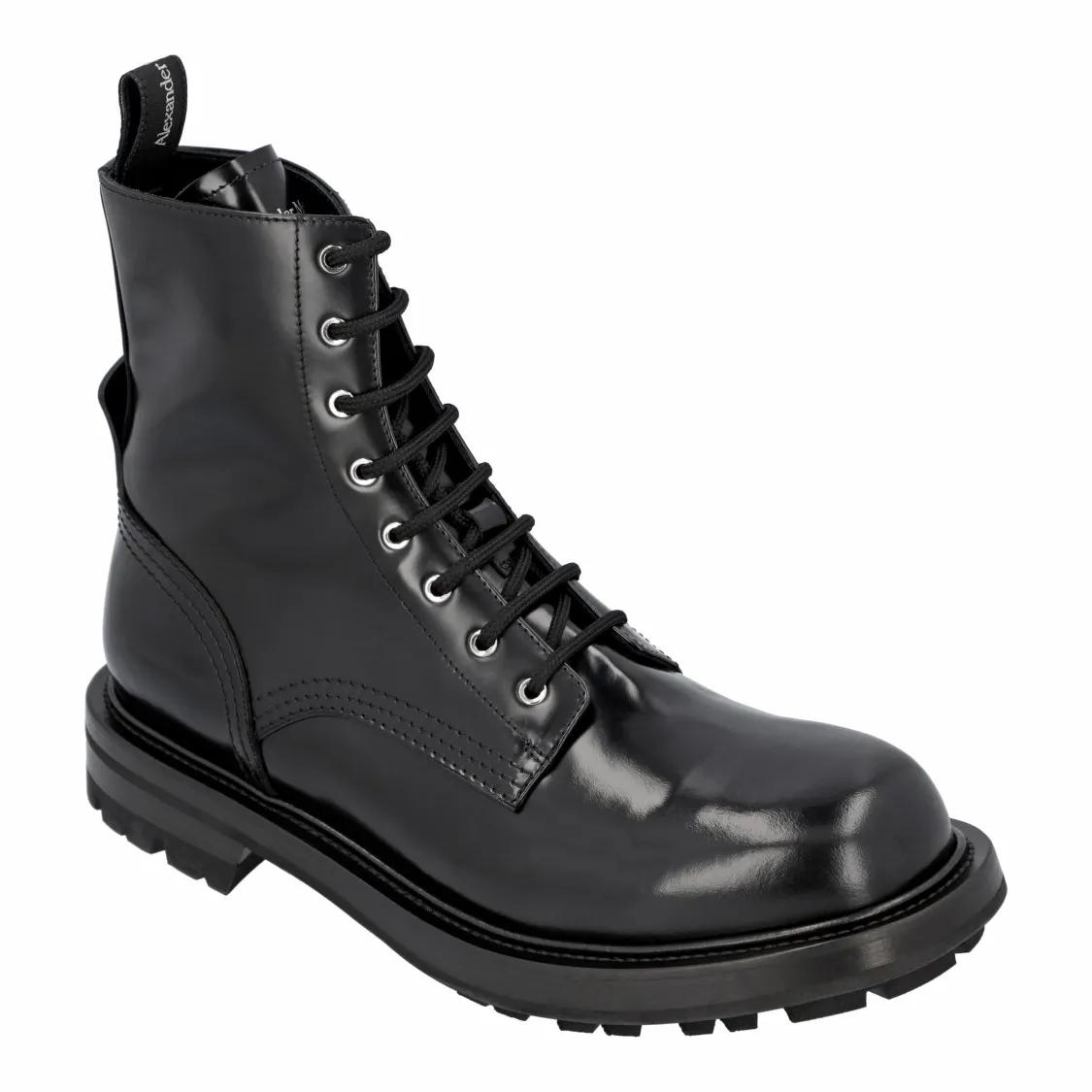 Alexander McQueen Boots - Smooth Leather Combat Boots in zwart
