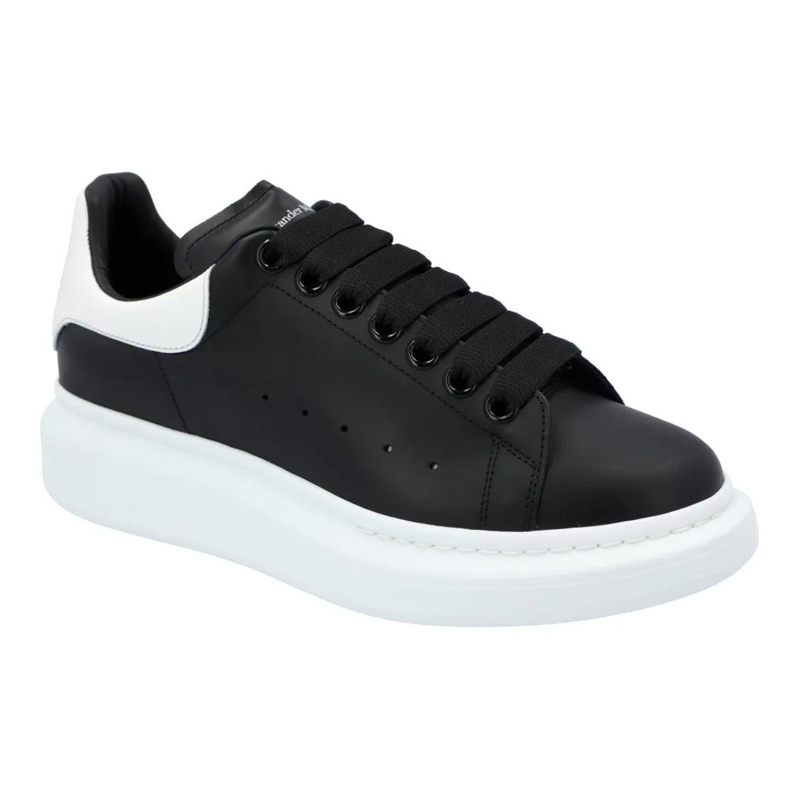 Alexander McQueen Low-Top Sneakers - Oversized Sneaker 'Larry' In Black/White in zwart