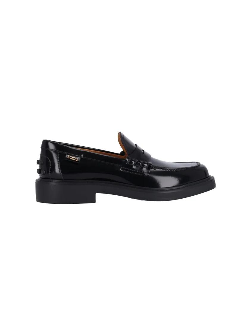 - Black Calfskin Slip-On Loafers With Cut-Out Detail in zwart
