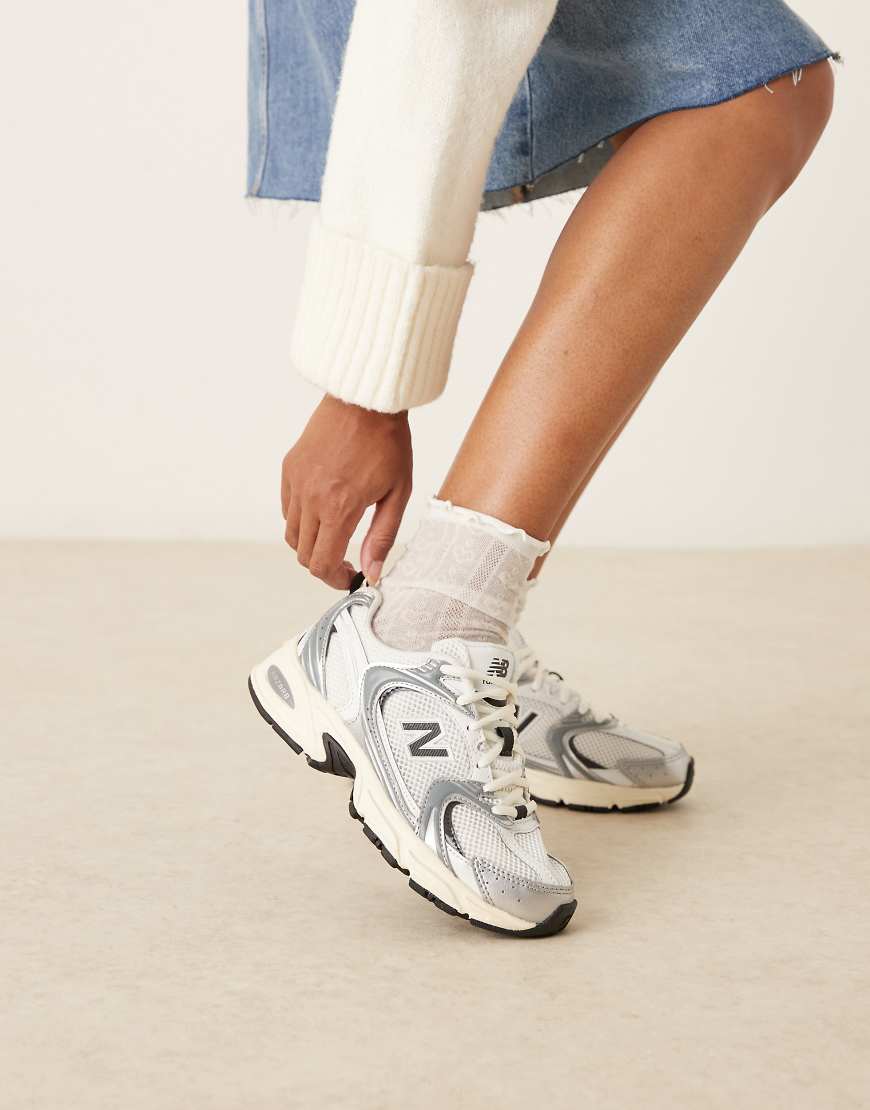 New Balance - 530 - Sneaker in Weiß, Schwarz und Silber