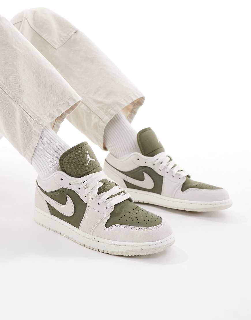 Nike - Air Jordan 1 - Niedrige Sneaker in Khaki und Weiß-Grün