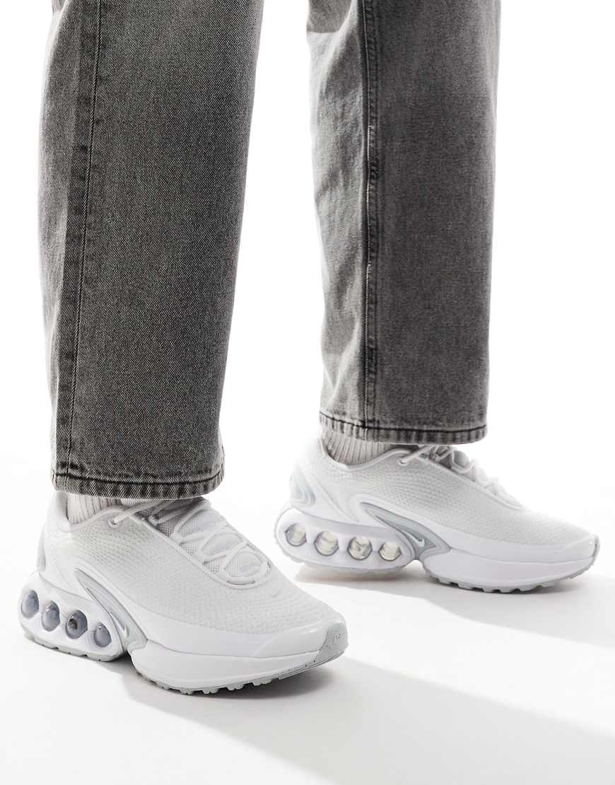Nike - Air Max DN - Sneaker in Weiß und Metallic-Silber