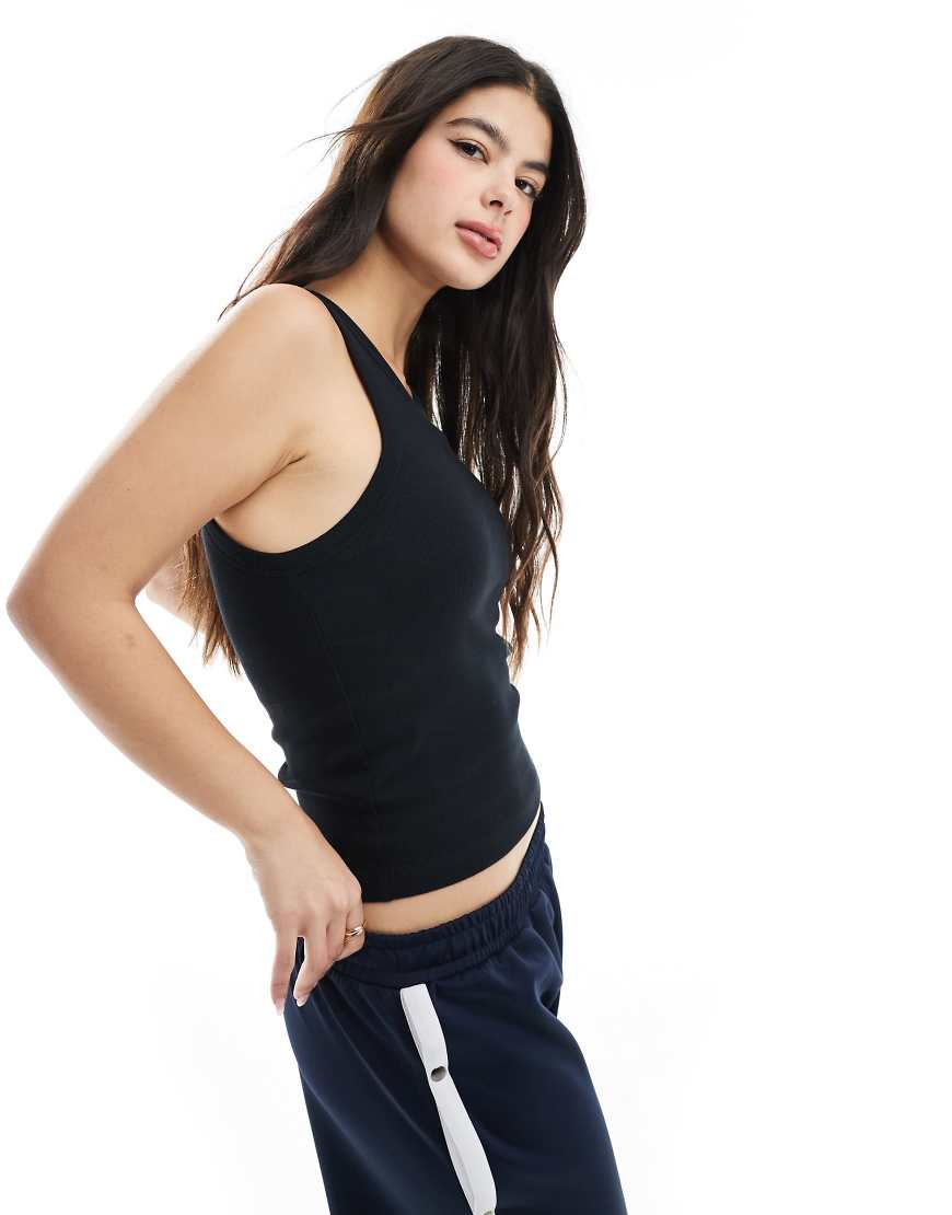 ASOS DESIGN - Trägertop in Schwarz mit BH-Detail