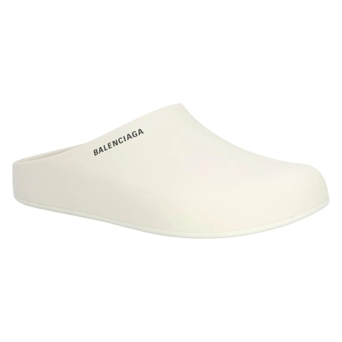 Balenciaga Slippers & Mules - Mule Slide In Nacre Beige in wit