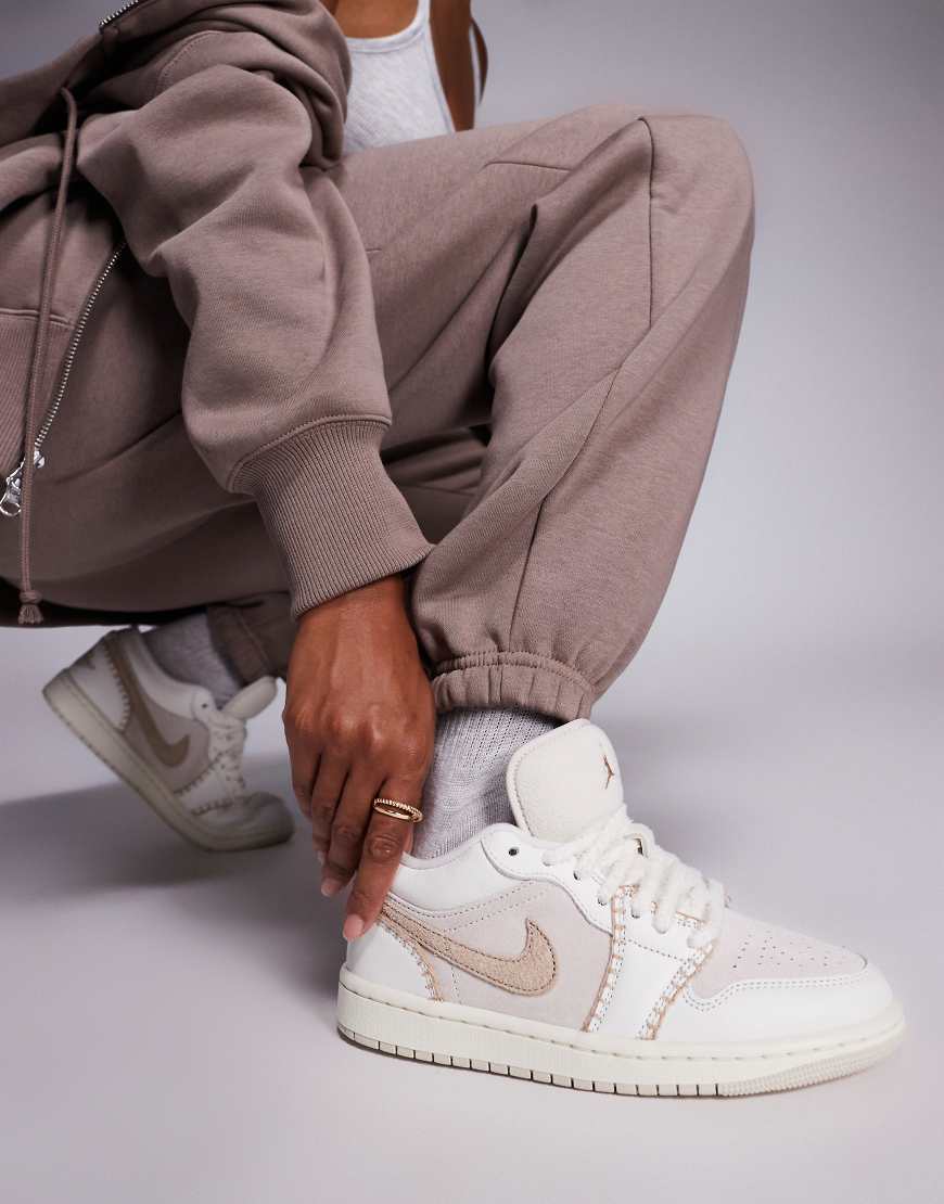 Nike - Air Jordan 1 Low - Sneaker in Beige-Neutral