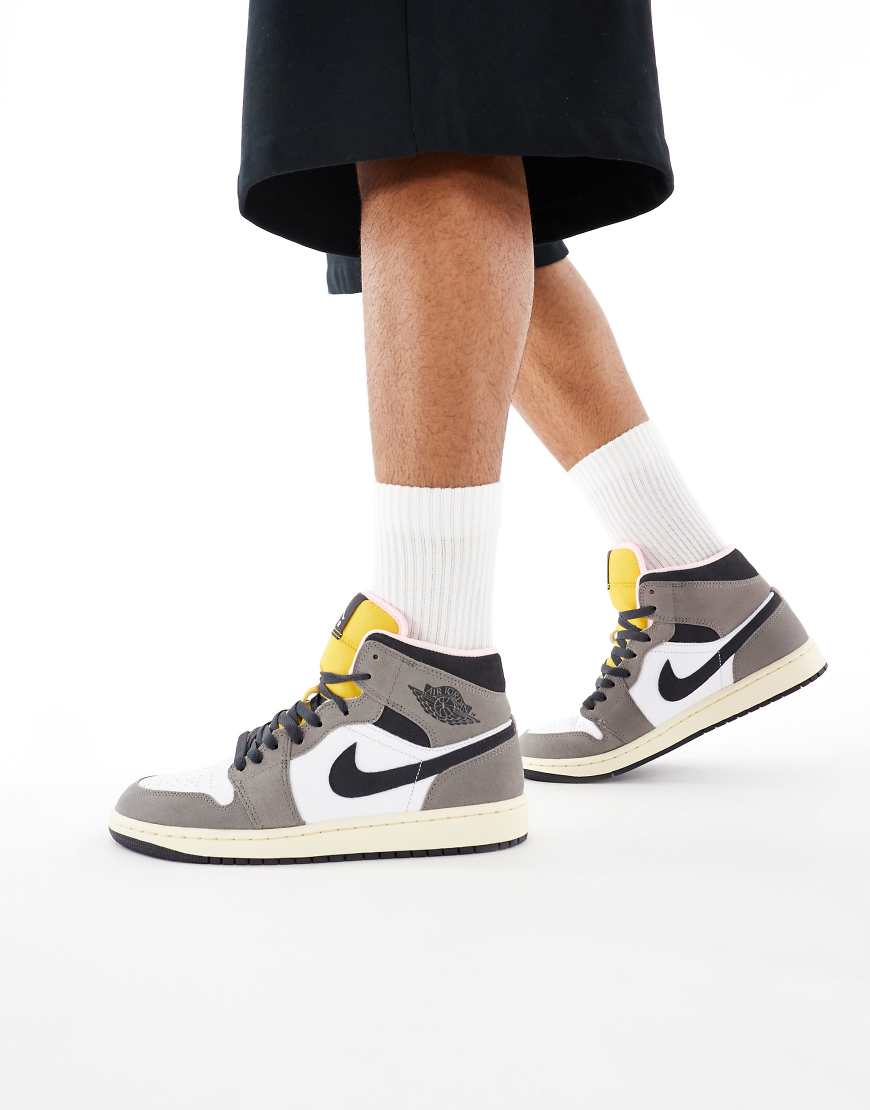 Nike - Air Jordan 1 Mid SE - Sneaker in Wollweiß-Neutral