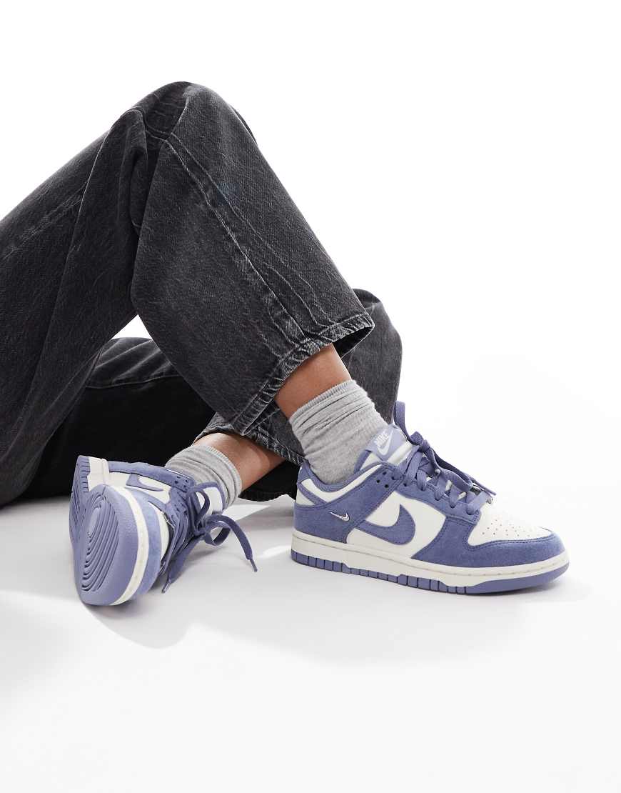 Nike - Dunk Low - Sneaker in Weiß und Blau