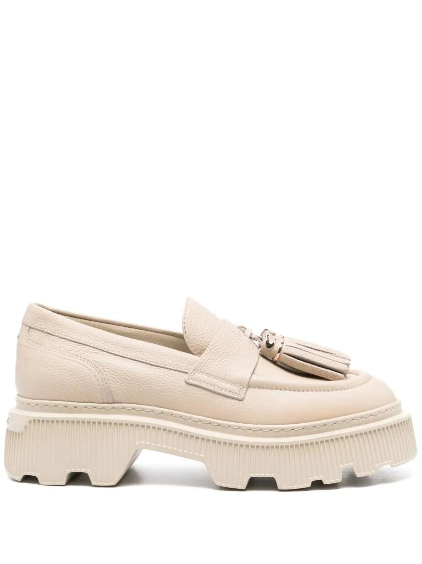 - Pink Leather Loafers in roze