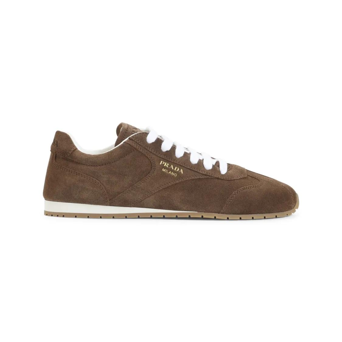 Prada Low-Top Sneakers - Low-Top Brown Suede Sneakers With Contrasting Sole in grijs