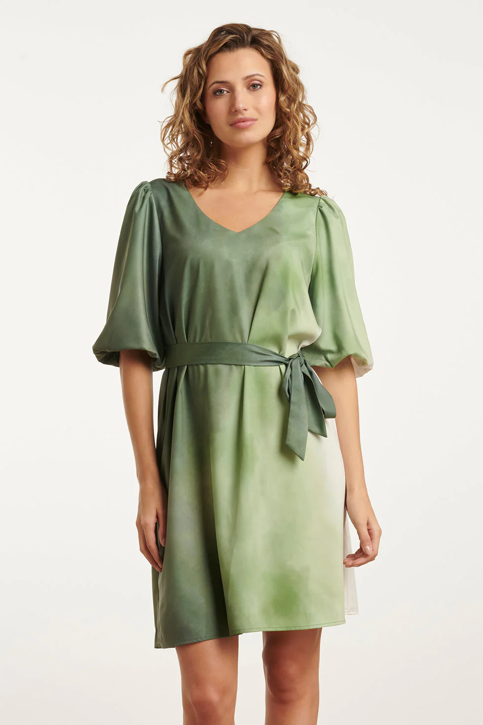 Smashed Lemon 25022 v-vormige jurk met ballonmouwen ombre print |