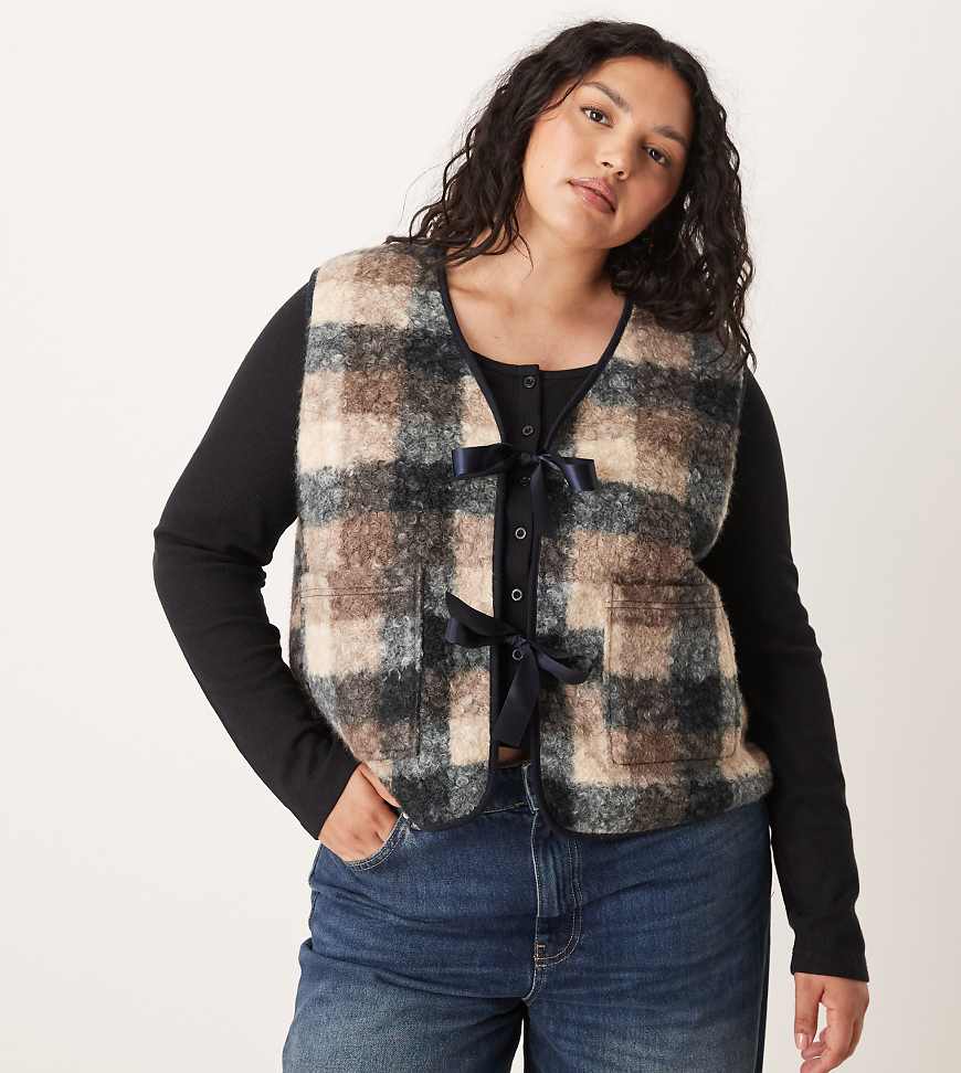 ASOS DESIGN Curve - Weste aus Teddyfleece mit Karomuster und Schleifen-Bunt