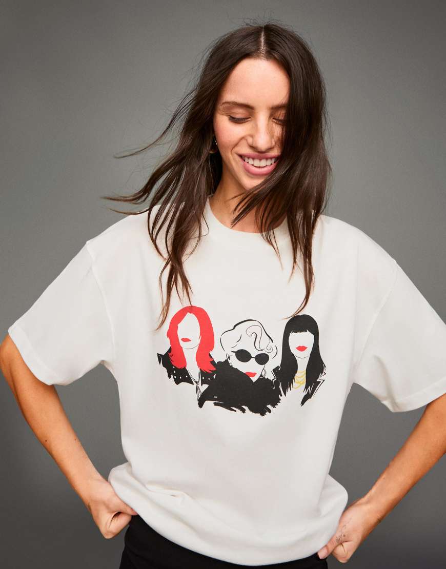 Bershka - Kurzärmliges T-Shirt in Weiß mit "The Devil Wears Prada"-Text- und Grafikprint