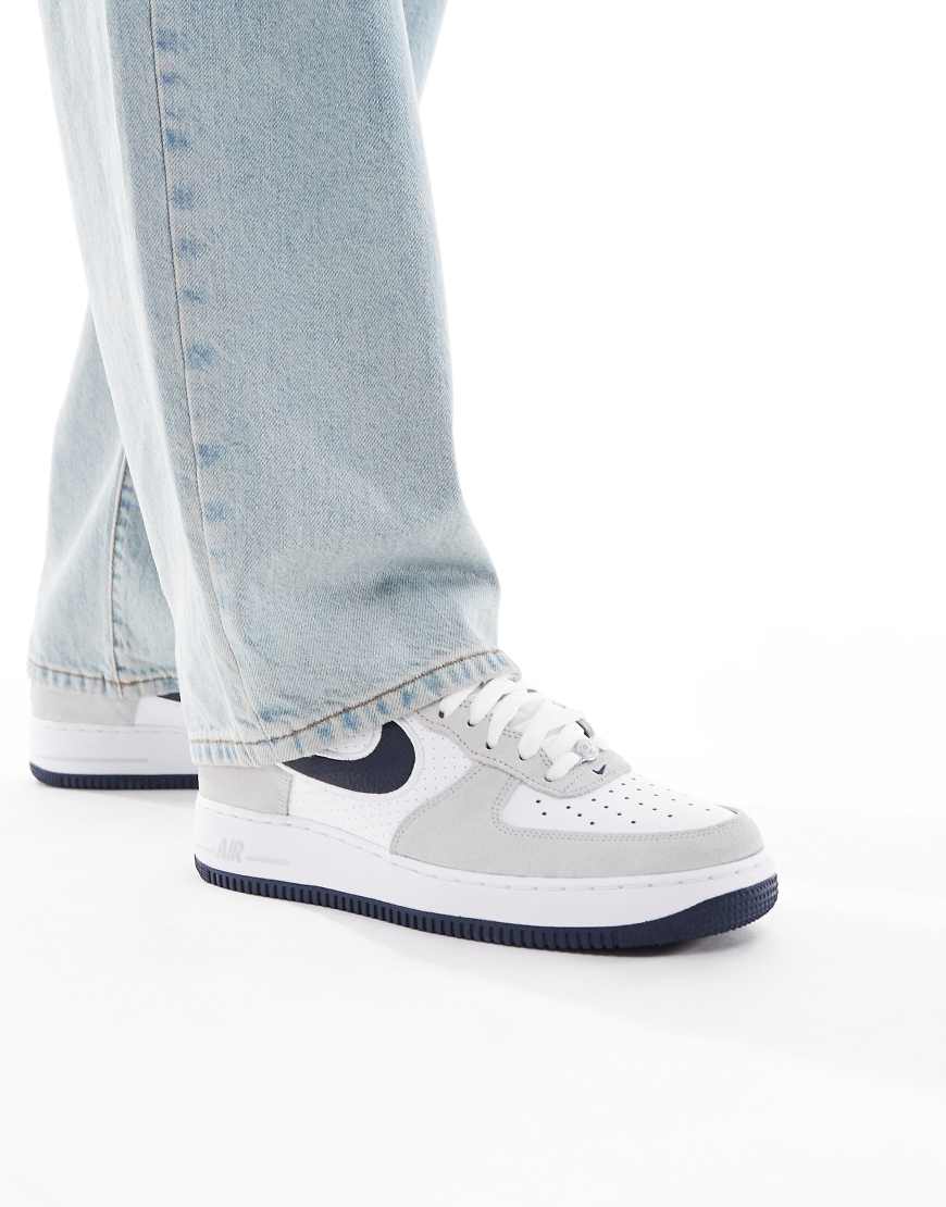 Nike - Air Force 1 '07 LV8 - Sneaker in Grau und Marineblau