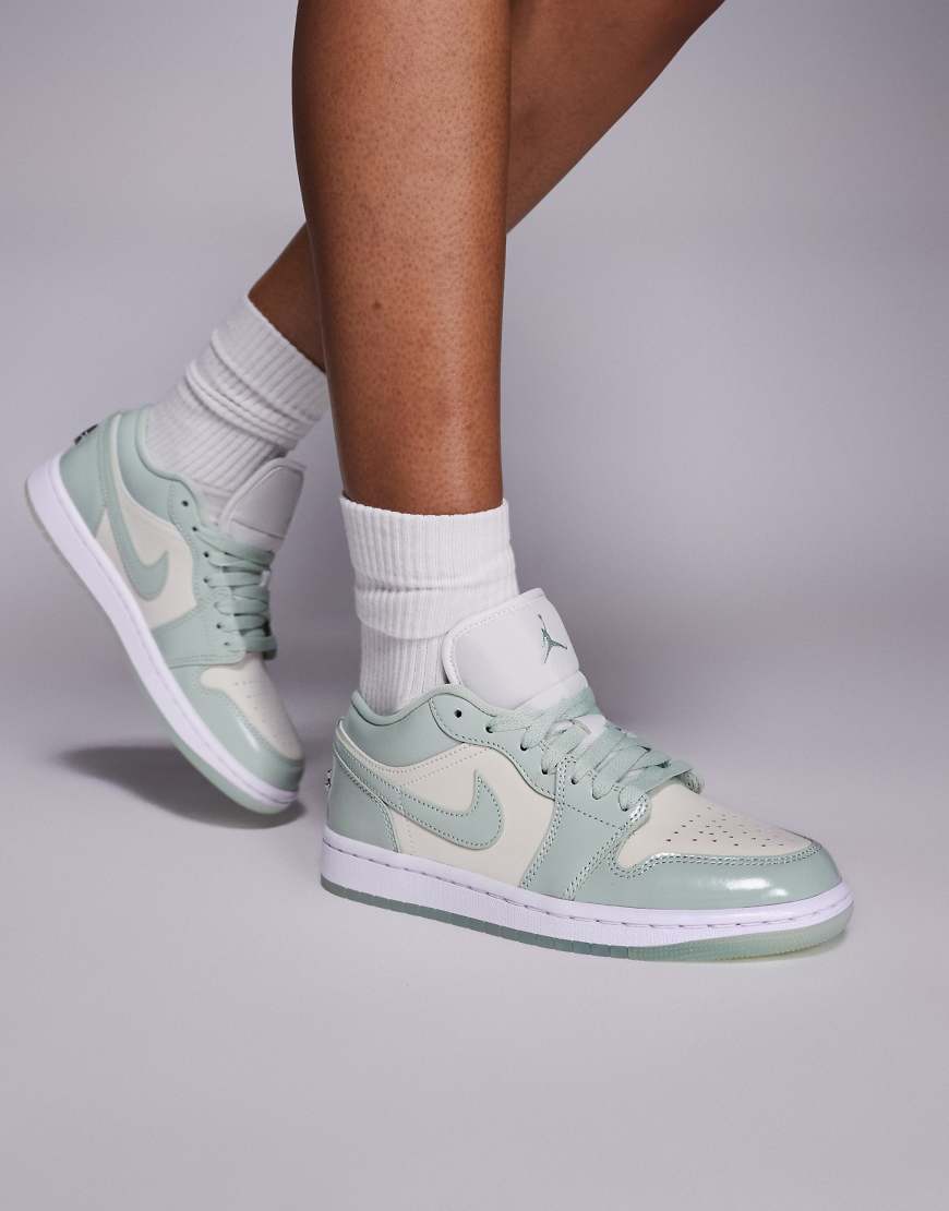 Nike - Air Jordan 1 Low SE - Sneaker in Weiß und Grün