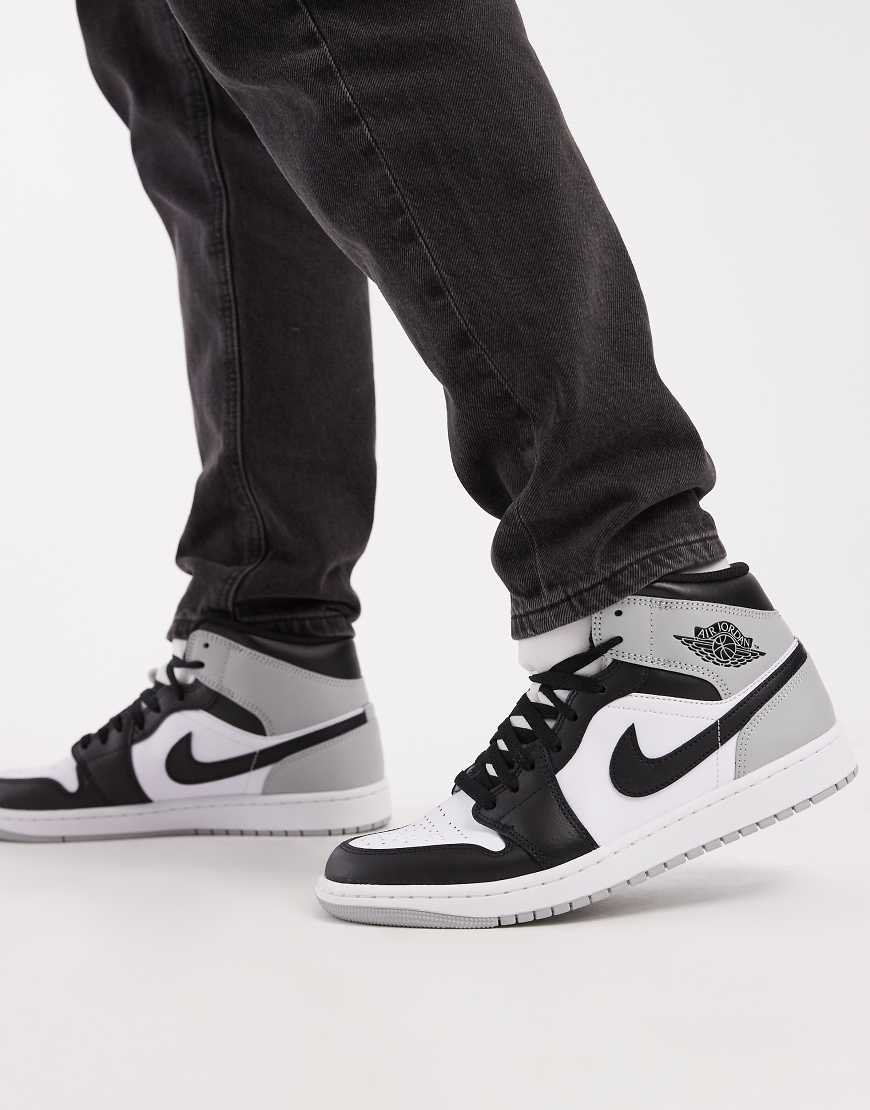 Nike - Air Jordan 1 Mid - Sneaker in Weiß und Schwarz