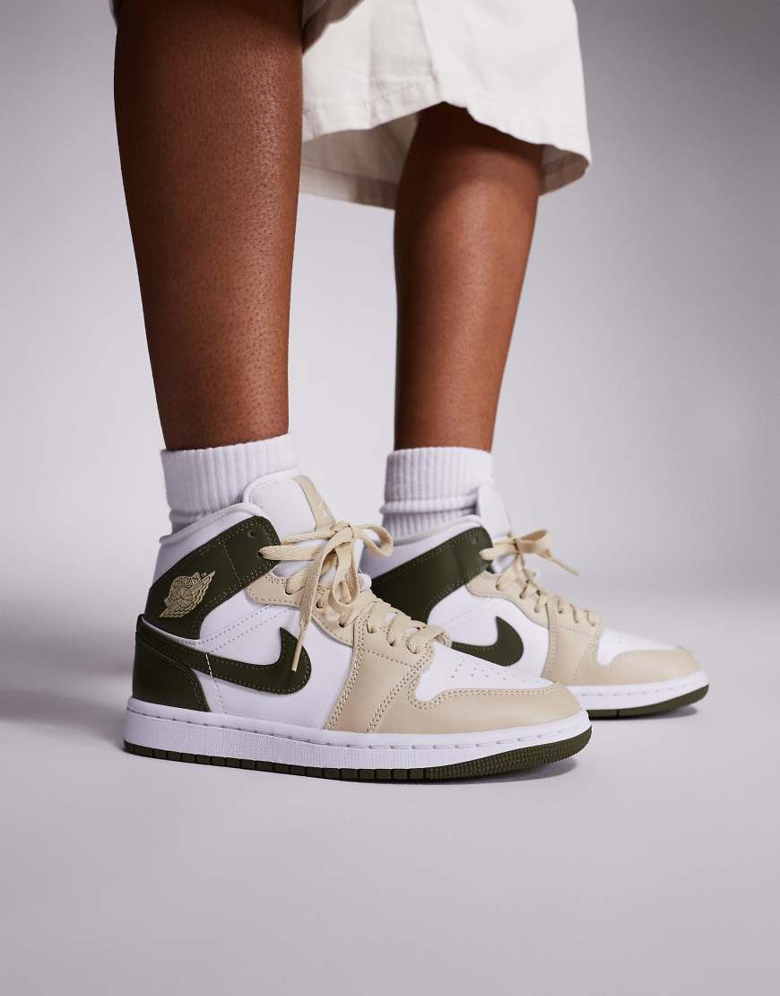 Nike - Air Jordan 1 - Mittelhohe Sneaker in Weiß und Khaki