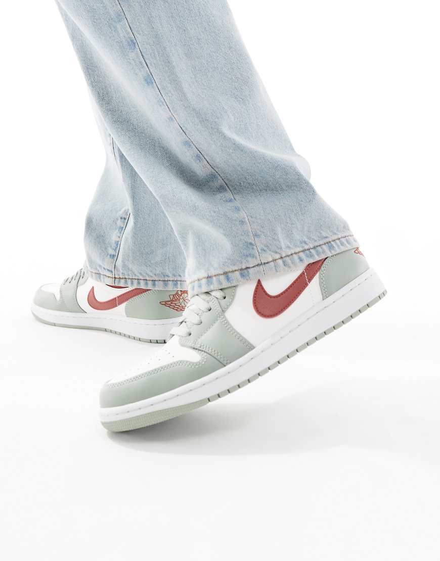 Nike - Air Jordan 1 - Niedrige Sneaker in Grün und Wollweiß