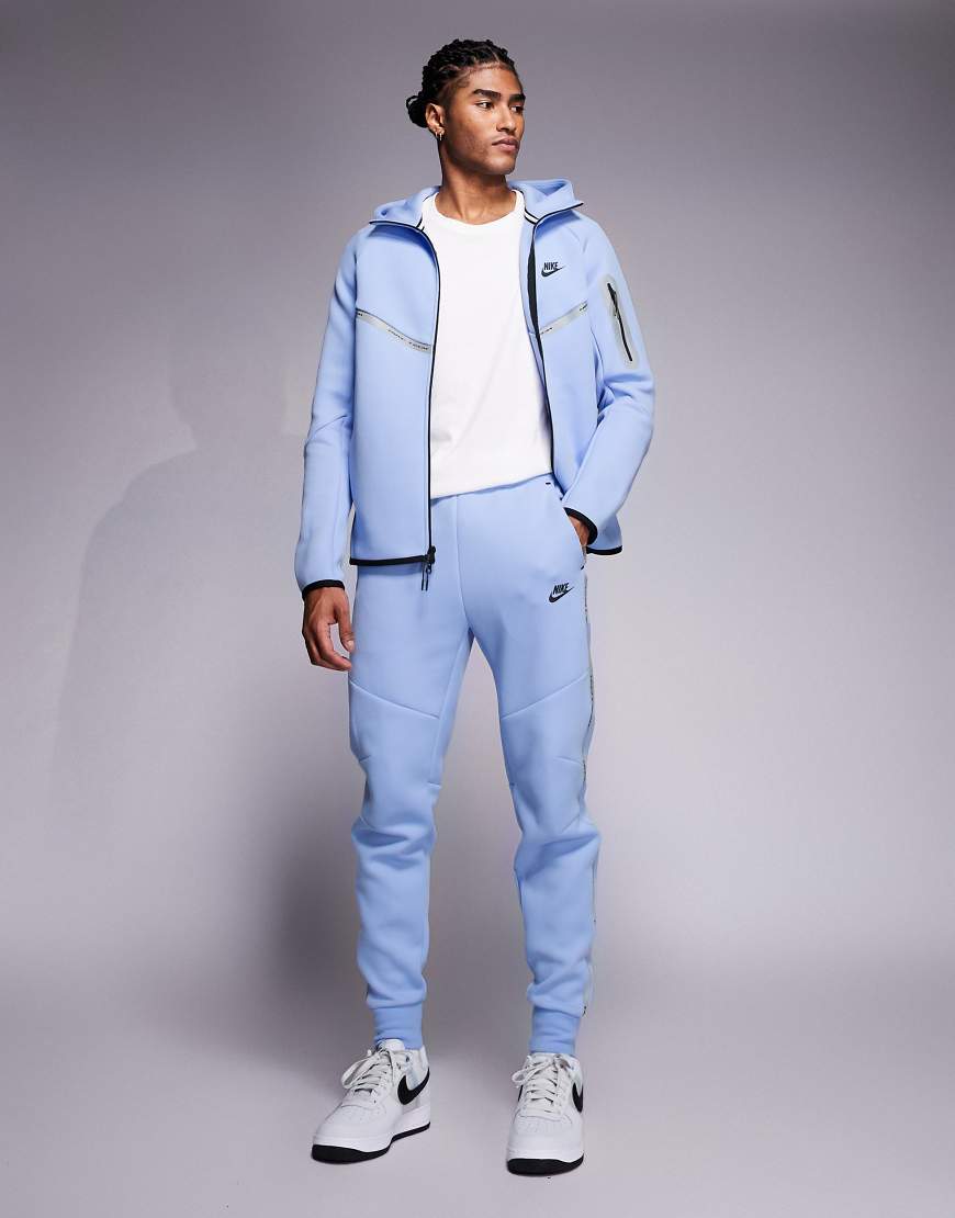 Nike - Tech Fleece - Jogginghose in Hellblau mit reflektierenden Details