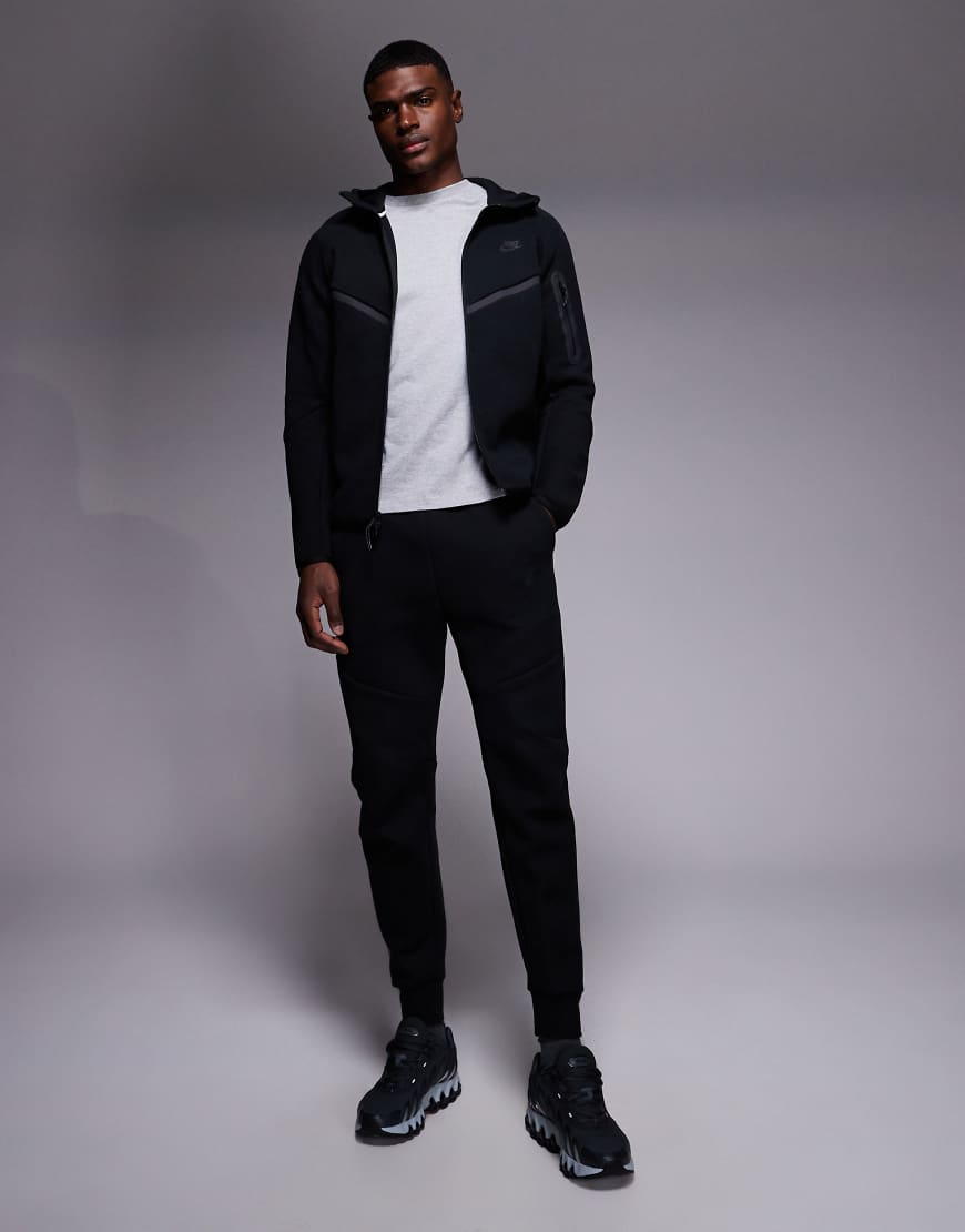 Nike - Tech - Schwarze Fleece-Jogginghose