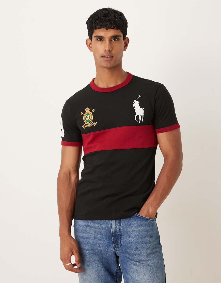 Polo Ralph Lauren - Schweres T-Shirt in Schwarz/Rot mit großem Polospielerlogo und Streifen auf der Brust