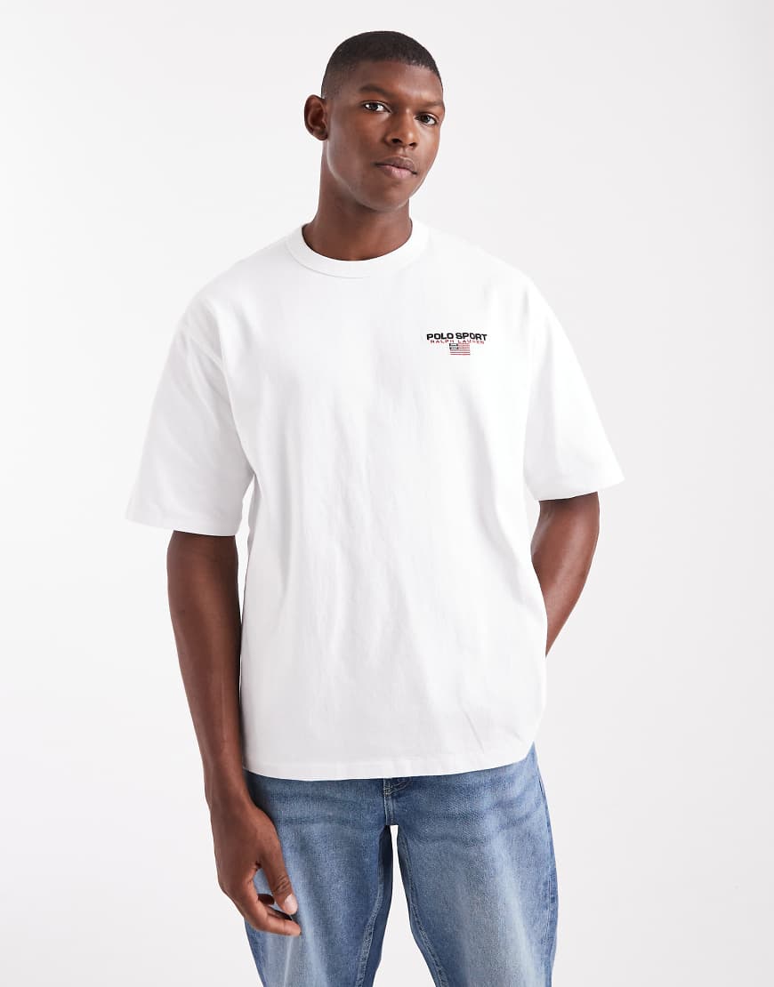 Polo Ralph Lauren - Sport Capsule - Schweres Relaxed-Fit-T-Shirt in Weiß mit kleinem Flaggen-Logo