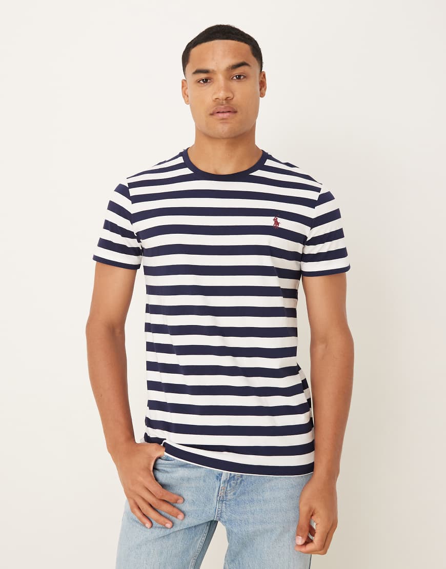 Polo Ralph Lauren - T-Shirt mit kundenspezifischem Schnitt, Streifen in Weiß und Marineblau und Markenlogo