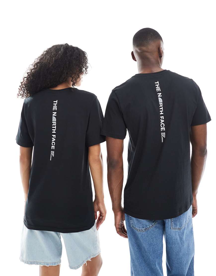 The North Face - Unisex-T-Shirt in Schwarz mit vertikalem Logo-Rückenprint