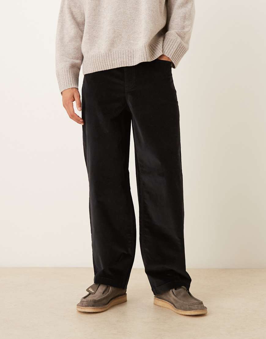 ASOS DESIGN - Lockere Hose aus Cord in Schwarz mit geradem Bein